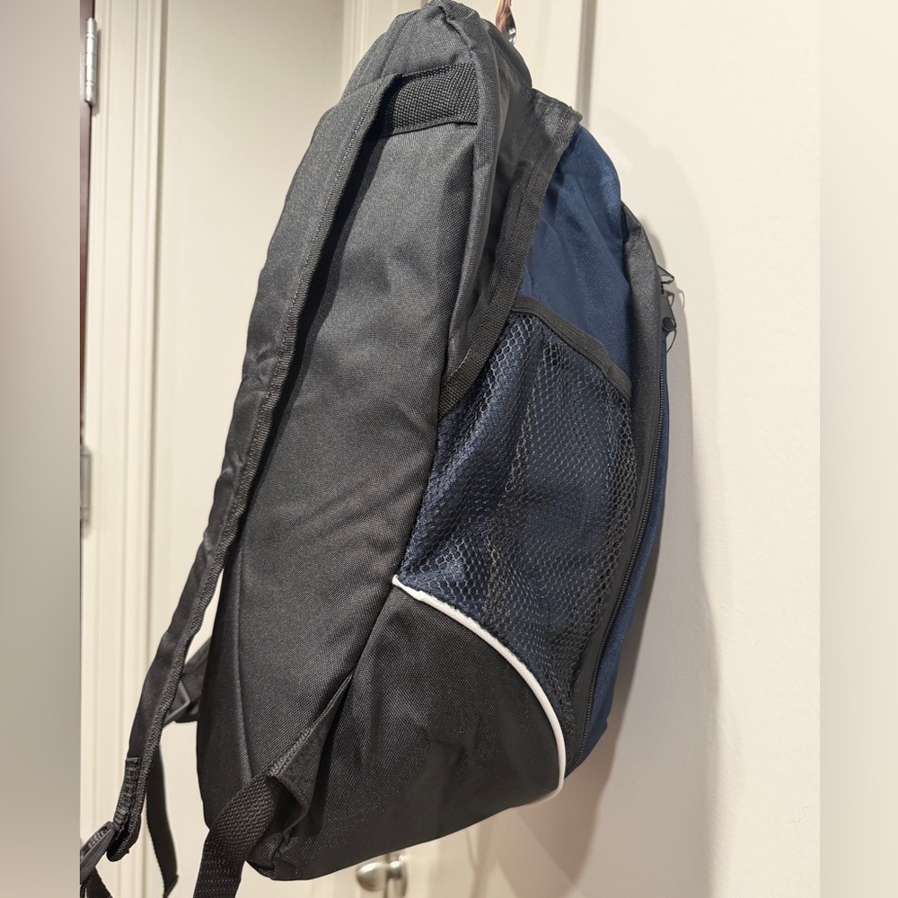 FlightSafety International Black & Navy Backpack. NWOT - Picture 4 of 4
